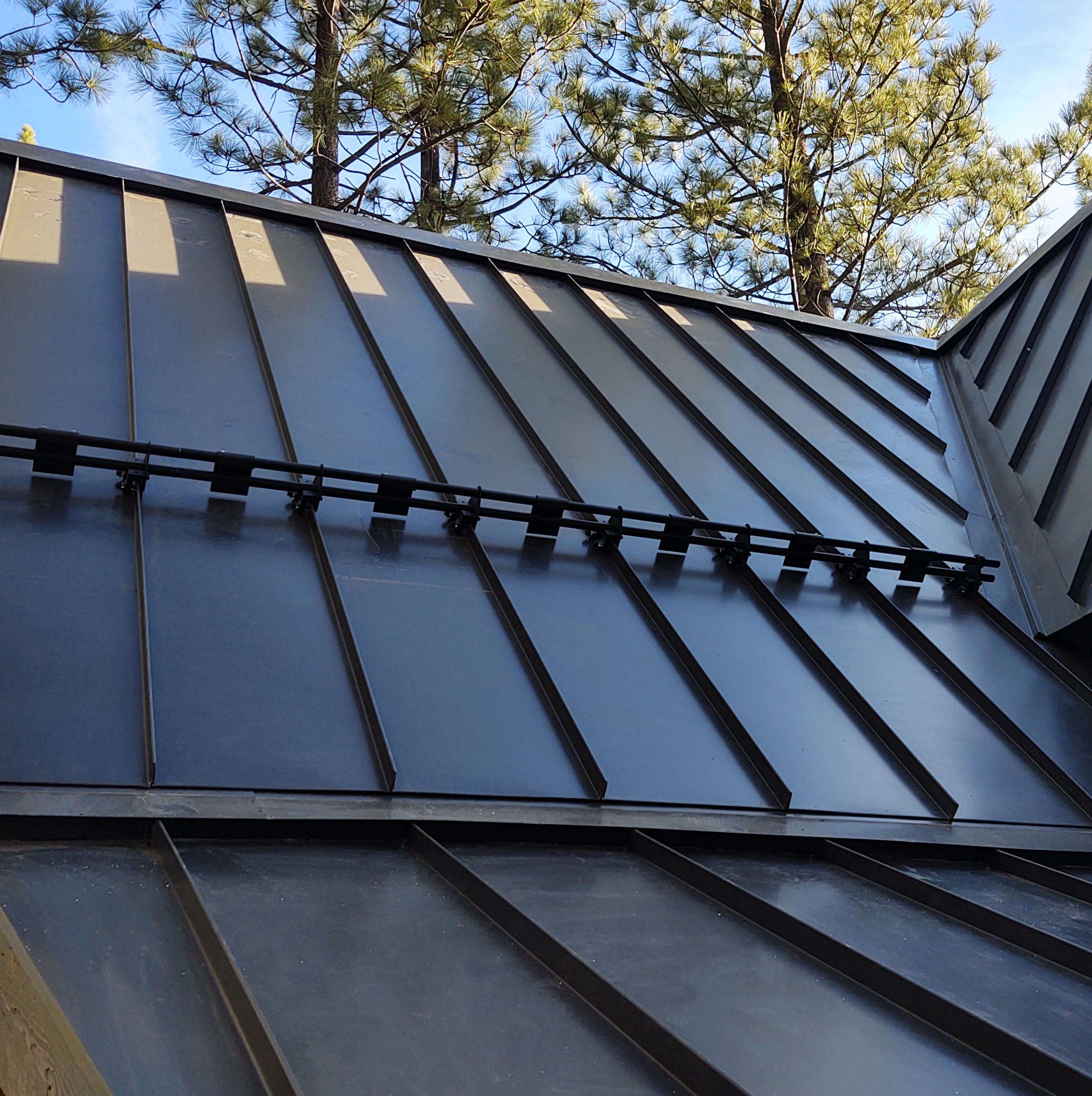 Metal Roof and Dissimilar Metals Oaklandon: Avoiding Galvanic Corrosion